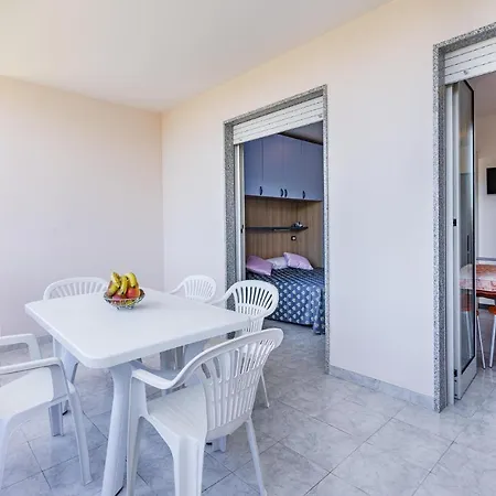 1 Bedroom Awesome In 아파트 *